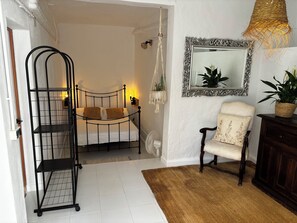 1 bedroom, iron/ironing board, travel cot, free WiFi - Cozy studio in beautiful Eivissa (Jesus)
