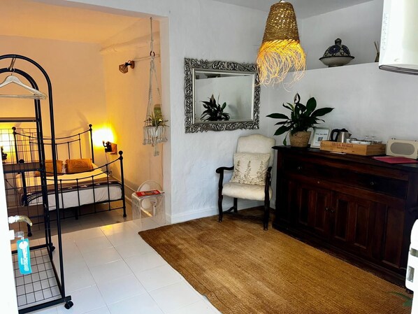 1 bedroom, iron/ironing board, travel cot, free WiFi