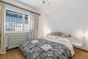 3 ห้องนอน, เตารีด/โต๊ะรีดผ้า, Wi-Fi, ผ้าปูที่นอน