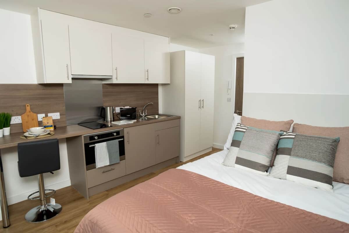 Estudio estándar | 1 dormitorio, cortinas opacas, tabla de planchar con plancha