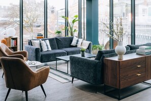 Lobby sitting area - The Point (Aberdeen)