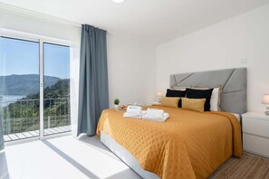 3 quartos, ferros/tábuas de passar roupa, Wi-Fi, roupa de cama