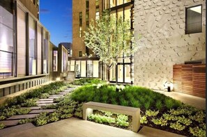 Exterior - Luxurious Enormous 5brm Penthouse (Southbank)