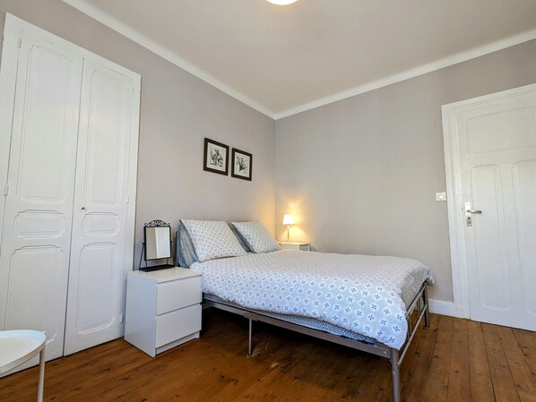 1 camera, Wi-Fi gratuito, lenzuola