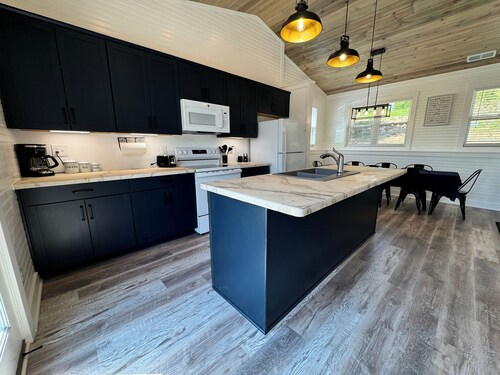 100 Acre Relaxing Retreat Near ARK- The Cabin
