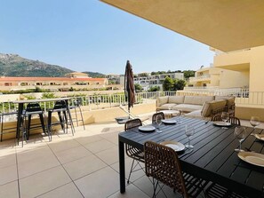 Outdoor dining - Luminous 2BR Apartment in Lumio - 6 Guests, A/C, Near Beach, Large Terrace, Parking Included (Lumio)