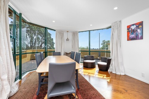 Bespoke Stays - Cozy Devonport Hideaway