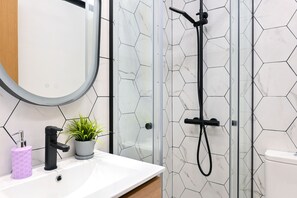 Douche, sèche-cheveux