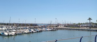 Apartment in Sant Carles de la Rapita, 4 minutes from the coast.