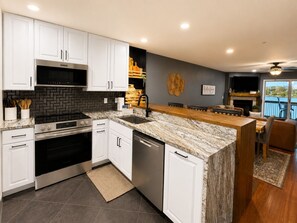 Fridge, microwave, oven, stovetop - Waters Ledge-Amazing Lakeview, Deck, Pools , Beach (Osage Beach)