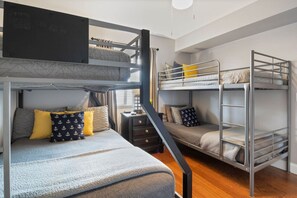 2 chambres, fer et planche à repasser, Wi-Fi, draps fournis