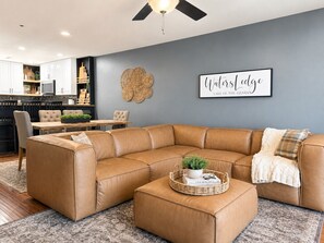 TV - Waters Ledge-Amazing Lakeview, Deck, Pools , Beach (Osage Beach)