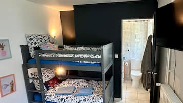 Silitysrauta/-lauta, ilmainen Wi-Fi, vuodevaatteet