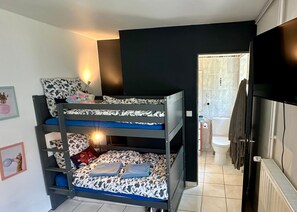 1 bedroom, iron/ironing board, free WiFi, bed sheets