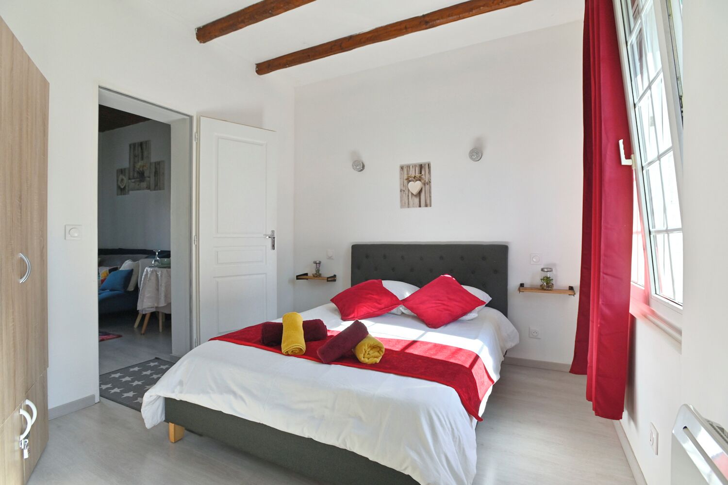 1 dormitorio, tabla de planchar con plancha, Internet y ropa de cama