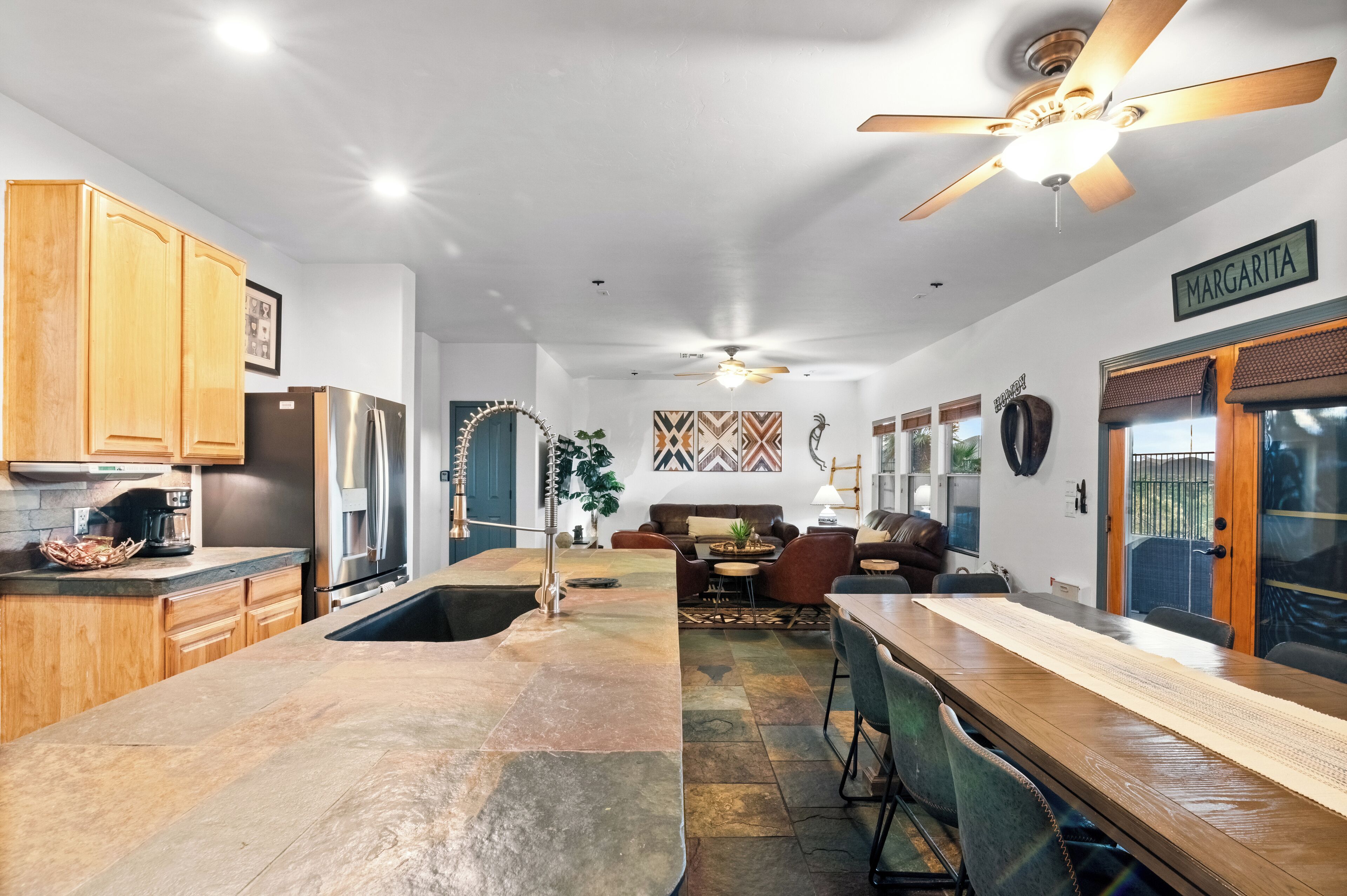 المنشأة من الداخل