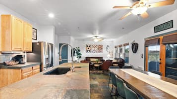 ุงูู
ูุดุฃุฉ ู
ู ุงูุฏุงุฎู