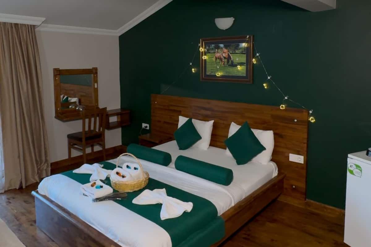 Suíte estúdio luxo, sacada, vista para o jardim | 1 quarto, roupas de cama premium, escrivaninha
