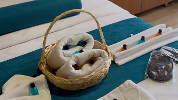 Chalet Confort, 1 grand lit, balcon, vue montagne | Literie de qualité supérieure, bureau