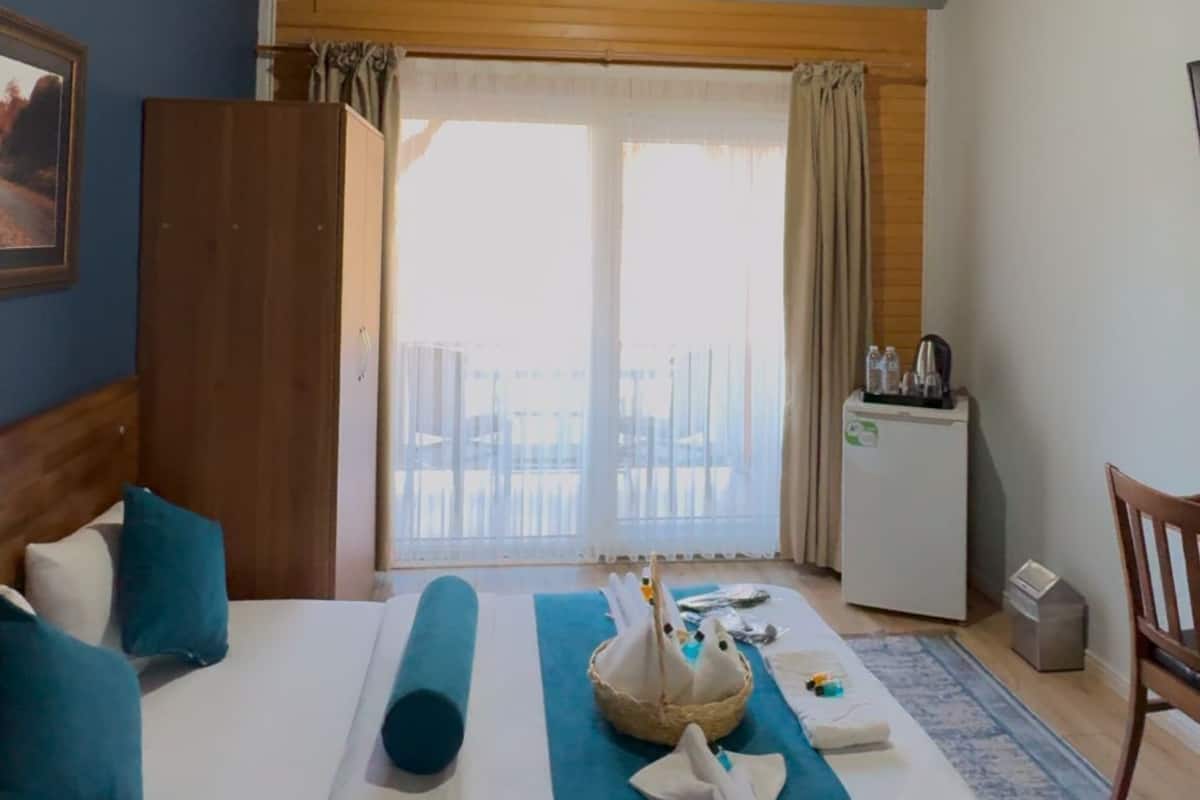Chalé conforto, 1 cama Queen, sacada, vista para a montanha | 1 quarto, roupas de cama premium, escrivaninha