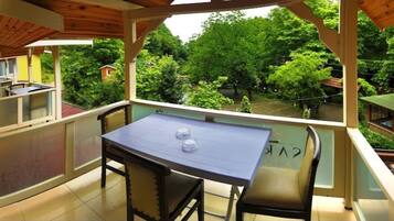 Studio Suite Deluks, balkon, pemandangan kebun | Teras/patio