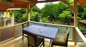 Deluxe Studio Suite, Balcony, Garden View | Terrace/patio - maşukiye dream homes (Kartepe)