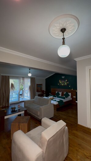 1 habitación, ropa de cama de alta calidad y escritorio 