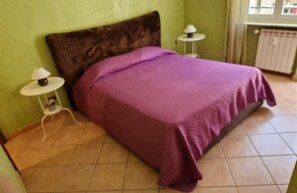 2 bedrooms, iron/ironing board, travel cot, free WiFi