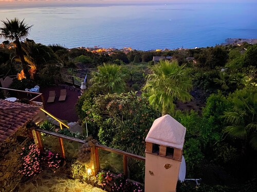 Tropisches Hideaway mit Traumblick & Terrasse