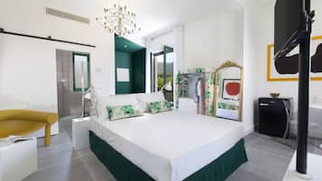 1 bedroom, bed sheets