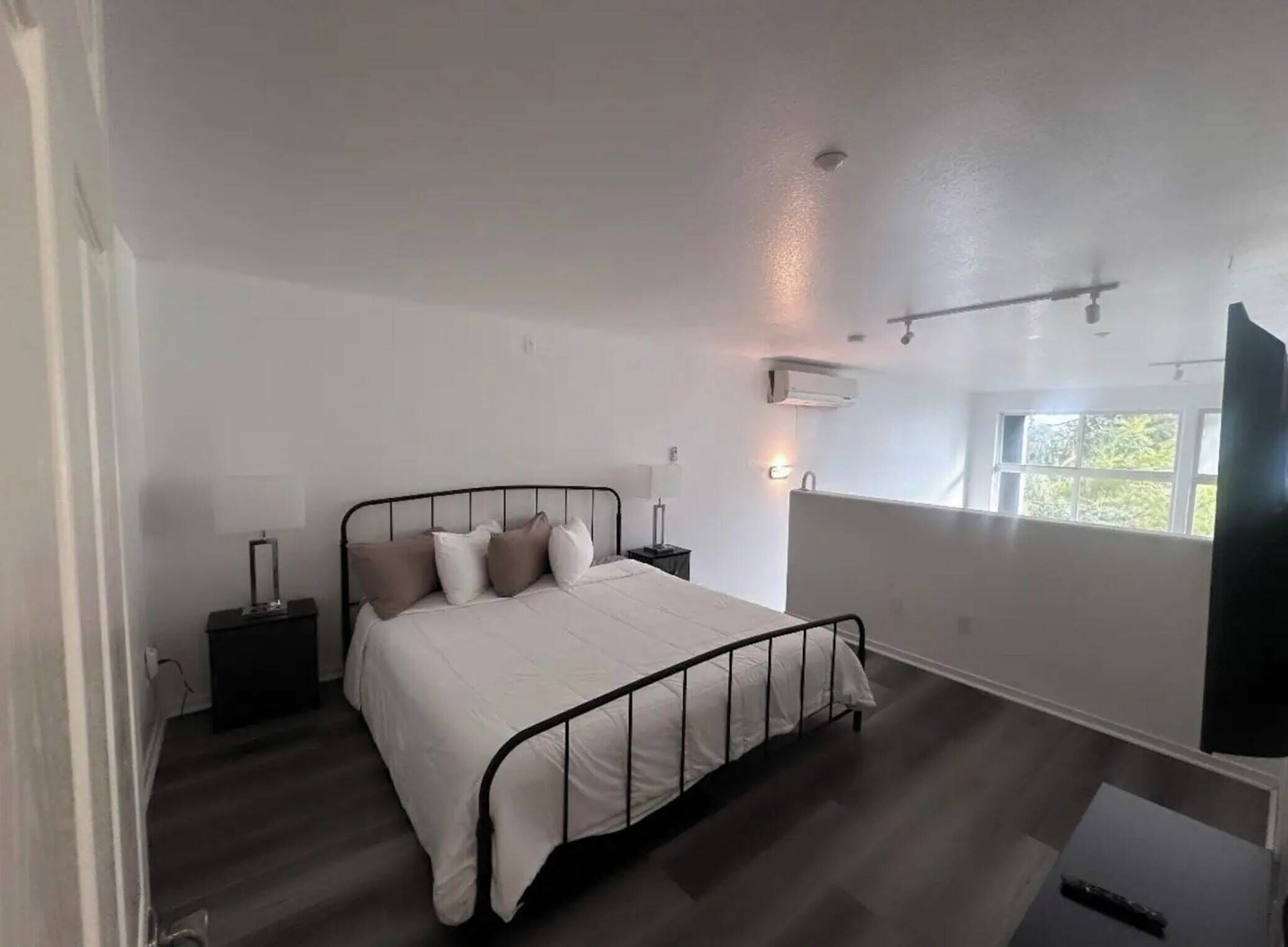 1 多间卧室、熨斗/熨衣板、WiFi、床单