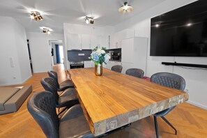 Dining - Luxus im Zentrum für 6 Pers.! 3 Zi., Balkon, Wlan (Dresden)