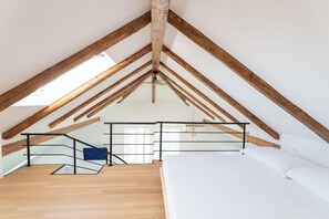 3 bedrooms, iron/ironing board, WiFi, bed sheets - Spacious Attic Bell Tower View in Split (Split)