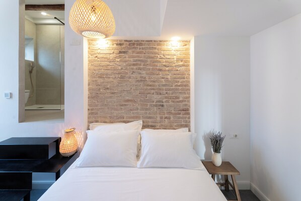 3 bedrooms, iron/ironing board, WiFi, bed sheets - Spacious Attic Bell Tower View in Split (Split)