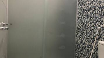 Studio phong cách cổ điển | Phòng tắm | Giấy vệ sinh