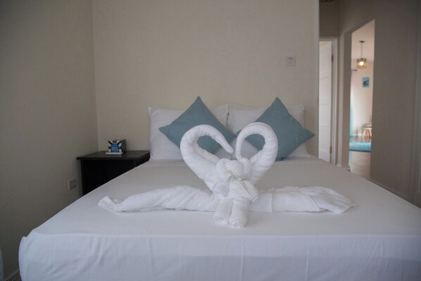 2 bedrooms, iron/ironing board, internet, bed sheets