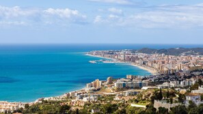 A coastal cityscape with a beach, buildings, and a clear sky. - El Poeta in Fuengirola (Fuengirola)