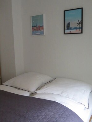 1 bedroom, desk, free WiFi, bed sheets