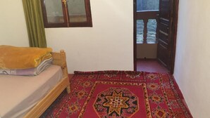 Basic-herbergi - útsýni yfir garð