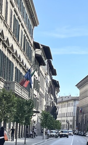 A street with historic buildings, a clear sky, and a few pedestrians. - Cavour 36 in Firenze (Florence)
