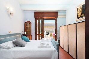 3 bedrooms, iron/ironing board, WiFi, bed sheets - Casa Acropoli, Scenic House in the center of Taormina (Taormina)