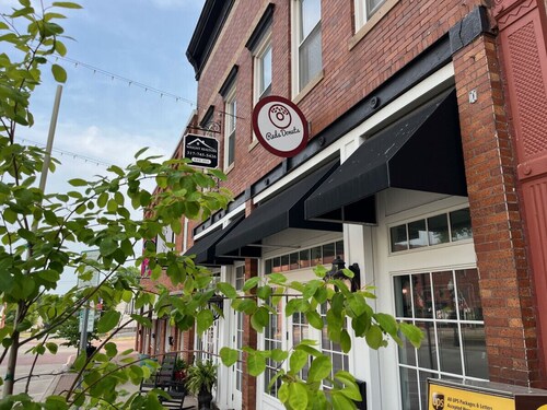 Little Red Loft | Cozy Guest Suite Apartment