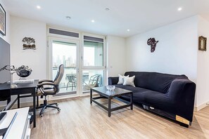 Basic Apartment | Living area | TV - Greenwich Riverside Dream View (London)