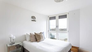 Basic Apartment | 2 bedrooms, laptop workspace, iron/ironing board, bed sheets - Greenwich Riverside Dream View (London)