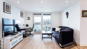 Basic Apartment | Living area | TV - Greenwich Riverside Dream View (London)
