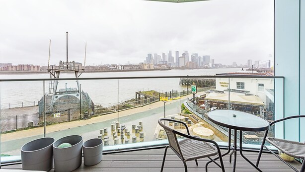 Basic Apartment | Exterior - Greenwich Riverside Dream View (London)