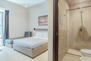 Basic Triple Room | Bathroom | Shower, free toiletries, hair dryer, slippers - Neapolis Lifestyle (Naples)