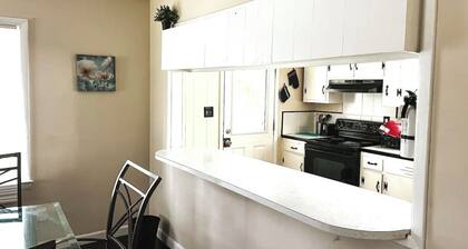 2Bd Townhome w No Extra Fees+Office Space+FULL Kitchen+Digital TV+Bean Chair+WD