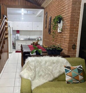 Een smart-tv en een open haard