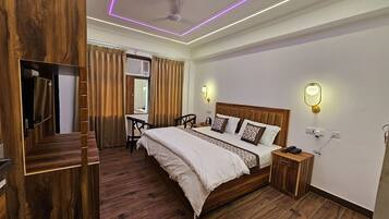 Deluxe Double Room | Free WiFi